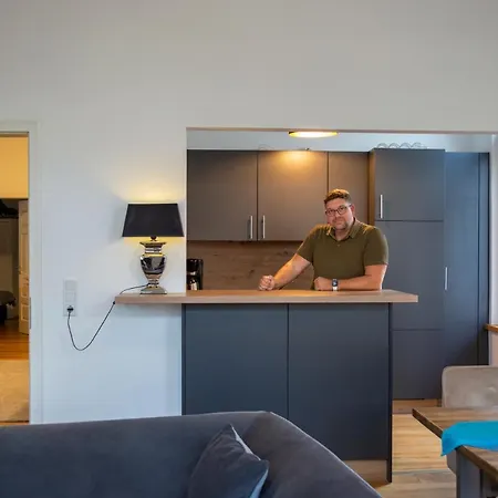 Modernes City-apartment Mit Blick In Den Park Und 2 Baeder H9 Appartamento *