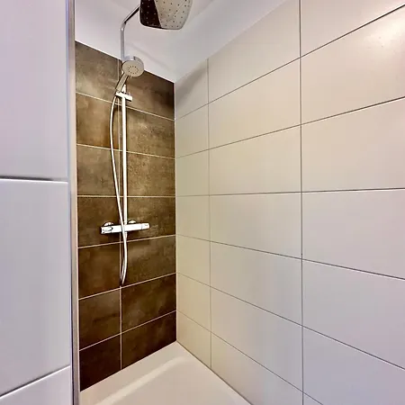 Modernes City-apartment Mit Blick In Den Park Und 2 Baeder H9