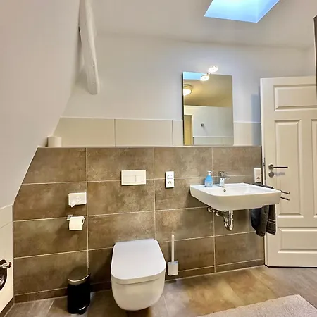 Modernes City-apartment Mit Blick In Den Park Und 2 Baeder H9 Appartamento *