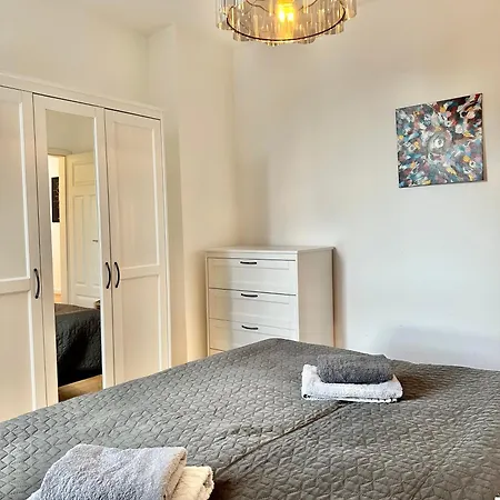 Appartamento Modernes City-apartment Mit Blick In Den Park Und 2 Baeder H9
