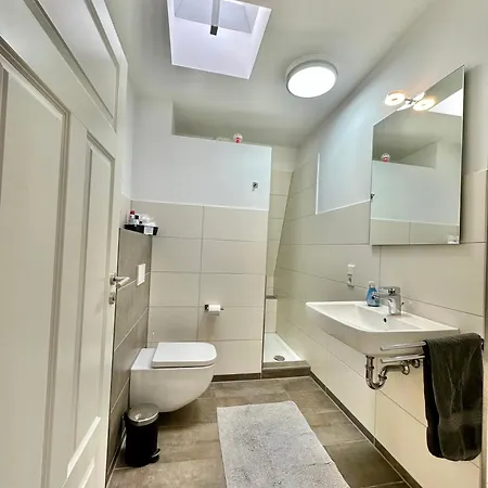 Modernes City-apartment Mit Blick In Den Park Und 2 Baeder H9 Appartamento *
