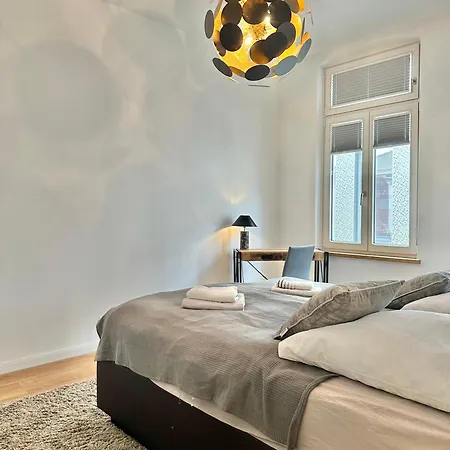 Modernes City-apartment Mit Blick In Den Park Und 2 Baeder H9 Appartamento *