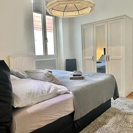 Appartamento Modernes City-apartment Mit Blick In Den Park Und 2 Baeder H9