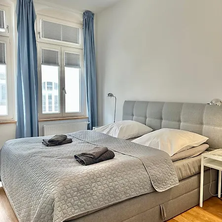 Daire Modernes City-apartment Mit Blick In Den Park Und 2 Baeder H9