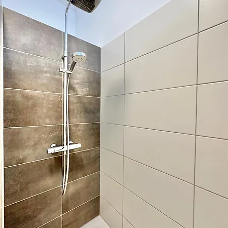 Modernes City-apartment Mit Blick In Den Park Und 2 Baeder H9 *
