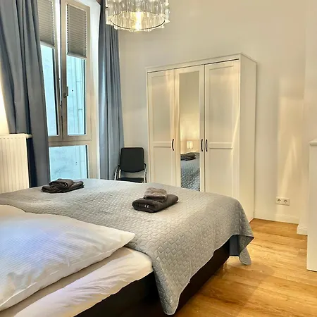 Modernes City-apartment Mit Blick In Den Park Und 2 Baeder H9 Appartamento *
