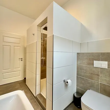 Modernes City-apartment Mit Blick In Den Park Und 2 Baeder H9 Appartamento Oldenburg