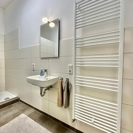 Modernes City-apartment Mit Blick In Den Park Und 2 Baeder H9 *