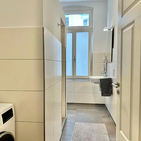 Modernes City-apartment Mit Blick In Den Park Und 2 Baeder H9 Appartamento *