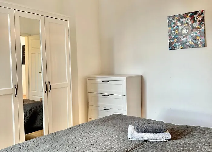 Apartment Modernes City-apartment Mit Blick In Den Park Und 2 Bäder H9