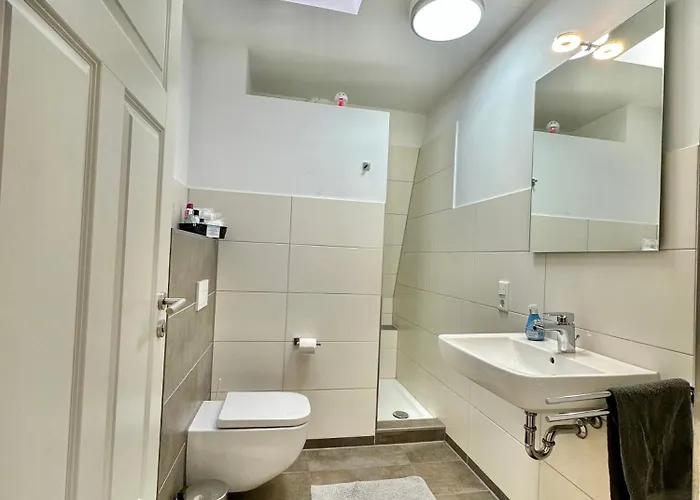 Modernes City-apartment Mit Blick In Den Park Und 2 Bäder H9 Apartment *
