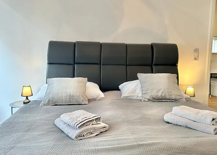 Modernes City-apartment Mit Blick In Den Park Und 2 Bäder H9 *