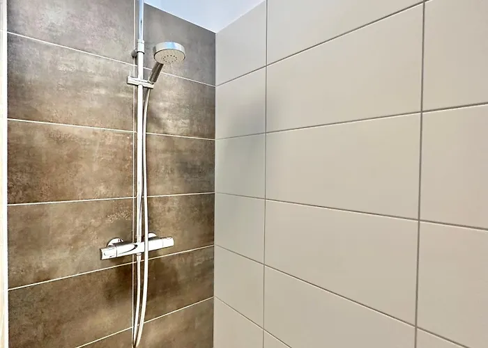 Modernes City-apartment Mit Blick In Den Park Und 2 Bäder H9 *